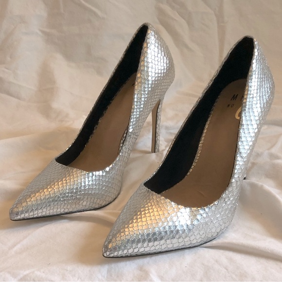 MIX No. 6 Silver “Fish Scale”  Pumps (7.5M) - Picture 1 of 15